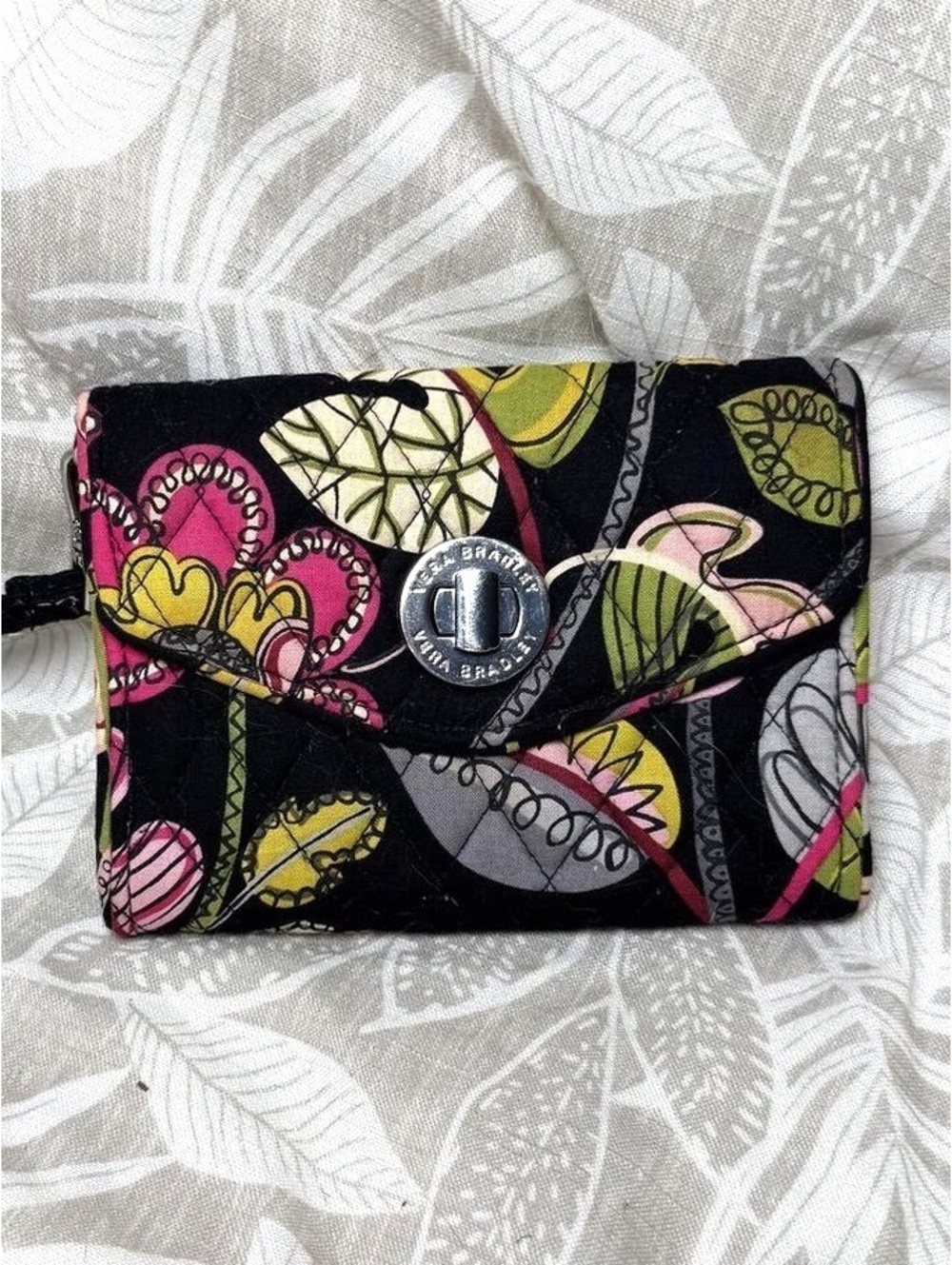 Vera Bradley Jazzy Blooms Turn Lock Wristlet Wallet Retired Pattern